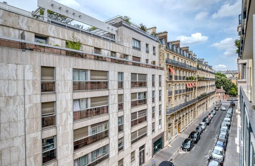 Montparnasse Apartment | Blueground | Marais, nr shopping