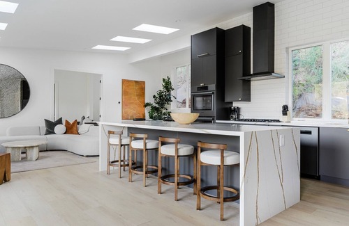 Shepherd Canyon Apartment | Blueground | Oakland, AC, balcony, nr park