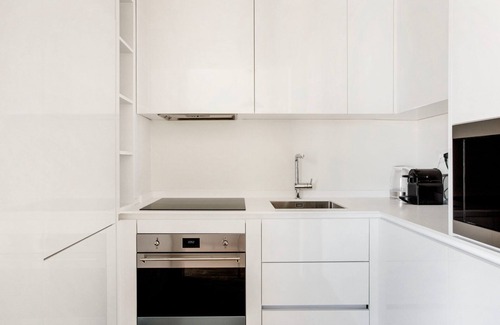Alges Apartment | Blueground | Oeiras, rooftop, fully furnished