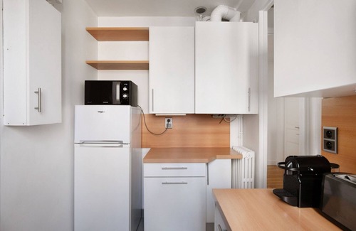 16th Arrondissement Apartment | Blueground | Passy, nr shopping & dining