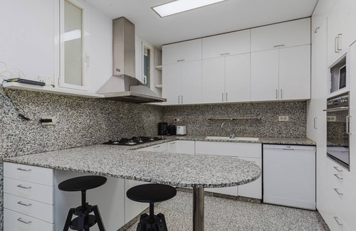 Les Corts Apartment | Blueground | Pedralbes, AC, balcony, nr park