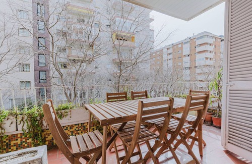 Les Corts Apartment | Blueground | Pedralbes, AC, balcony, nr park