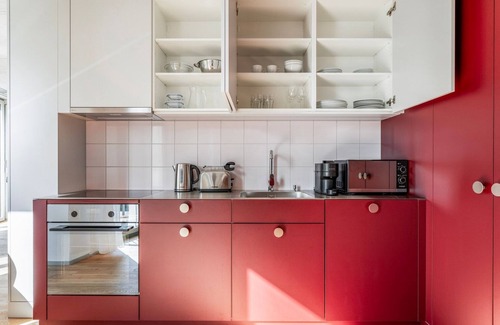 Center Apartment | Blueground | Saatlen, balcony, nr Zurich Zoo