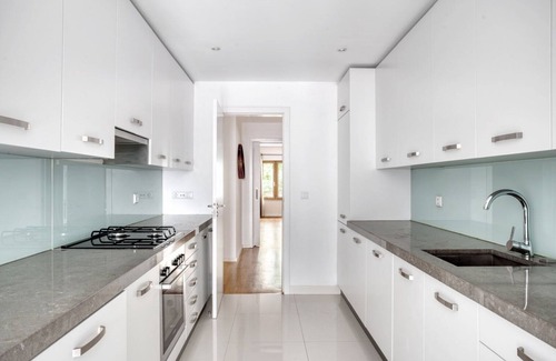 Sao Sebastiao da Pedreira Apartment | Blueground | Santo António, parking