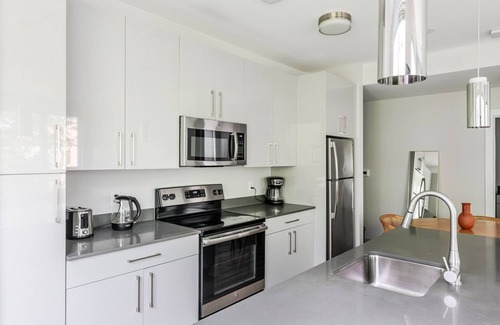 St. Elizabeth's Apartment | Blueground | St. Elizabeth's, pool, nr Brighton Park