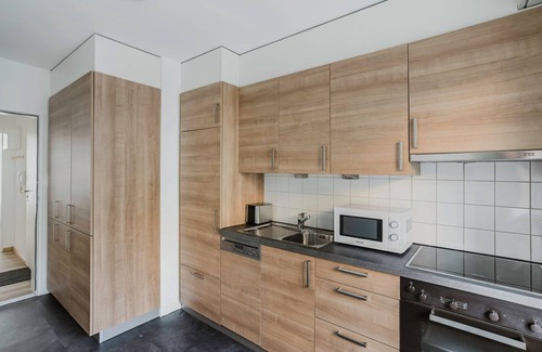St. Johann Apartment | Blueground | St. Johann, balcony, laundry