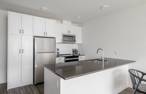 Yesler Terrace Apartment | Blueground | Yesler Terrace & elevator, nr park