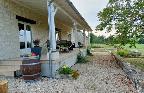 Lauzun House | Bluemoon Superb country gîte with swimming pool, Périgord, south Dordogne,