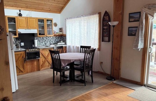 Central Kootenay Cabin | Bluenose Guest Cabin on Kootenay Lake, BC