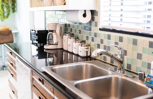 Loma Alta House | Bluff Bungalow/VIEW/3 mi to beach/King bed/Pet friendly