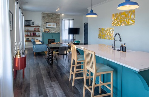 Central Gardens Apartment | Bluff City Luxe-Loft; 2 bed/2 bath, king bed, 2000 sf! Newly Renovated