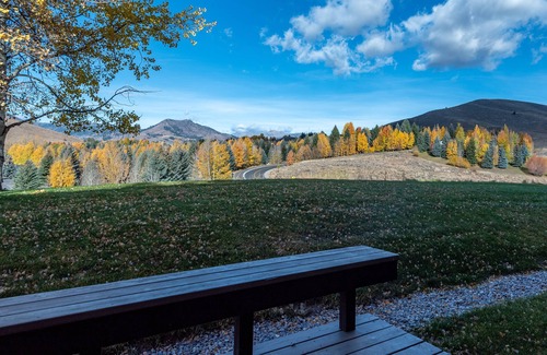 Elkhorn Village Condo | Bluff Condo 4014 - Elkhorn Amenities & Incredible Mountain Views