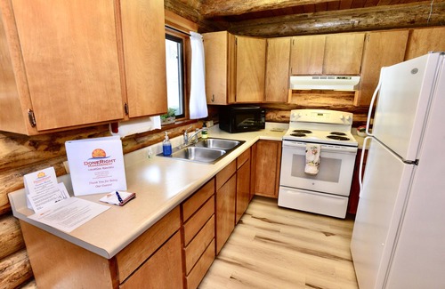Cascade House | Blumisalp ~ Quintessential Idaho Log Cabin - Wifi - Trailer parking - Fire pit - Wood stove