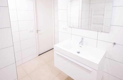 De Bilt Apartment | Blushing 2 Bed Serviced Apartment 92m2 -ESS38B (-