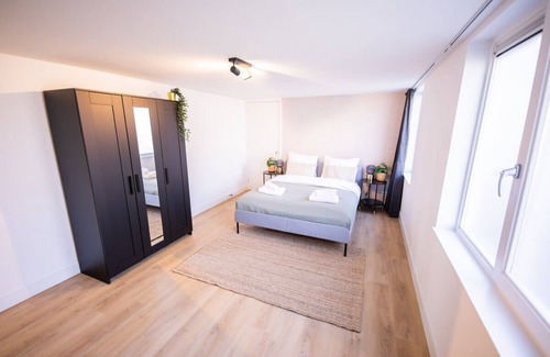 De Bilt Apartment | Blushing 2 Bed Serviced Apartment 92m2 -ESS38B (-