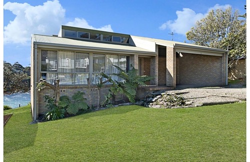 Malua Bay House | Blutique | Absolute Beachfront, Malua Bay | Wifi
