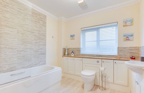 Blythburgh House | Blythburgh House - Four Bedroom House, Sleeps 7