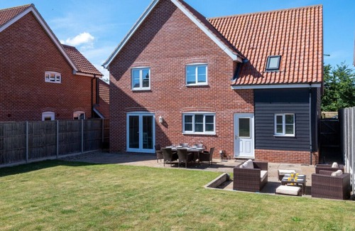 Blythburgh House | Blythburgh House - Four Bedroom House, Sleeps 7