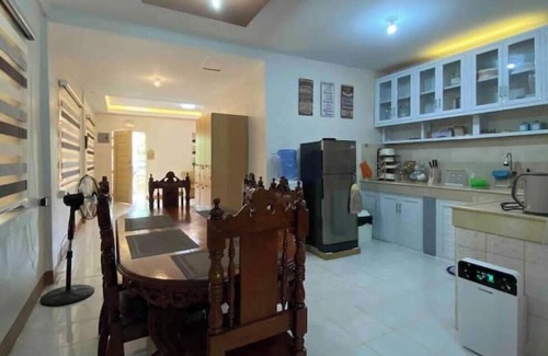Cabanatuan House | BnB in CabsY 1BR Aircon Karaoke Fibr