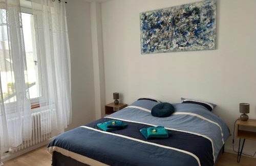 Ploubazlanec Bed & Breakfast | BnB Maison d'Art Breakfast in the Art Gallery