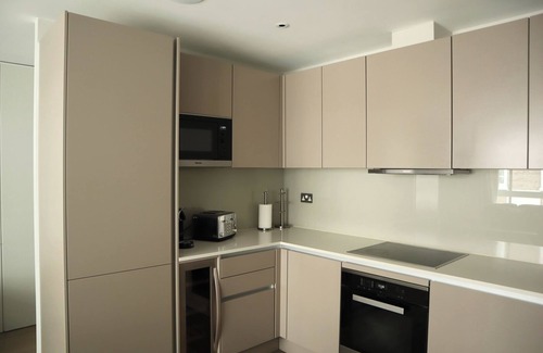 Vincent Square Apartment | BnBNook - Bright 3BR by Trafalgar Square and Big Ben