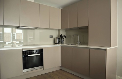 Vincent Square Apartment | BnBNook - Bright 3BR by Trafalgar Square and Big Ben