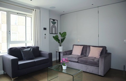 Vincent Square Apartment | BnBNook - Bright 3BR by Trafalgar Square and Big Ben