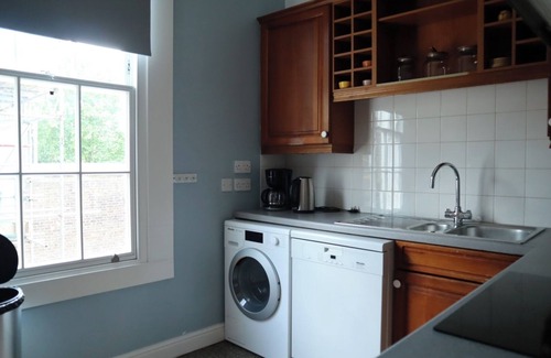 Angel Apartment | BnBNook - Chic 3BR Near St. Pancras and King's Cross