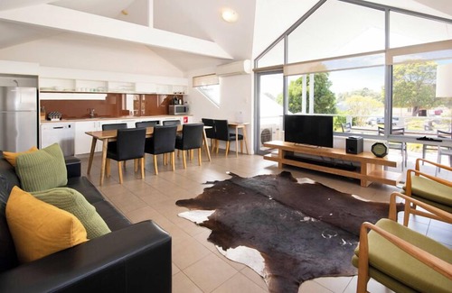 Cowaramup House | Bo'vine Holiday Apartment | Cowaramup