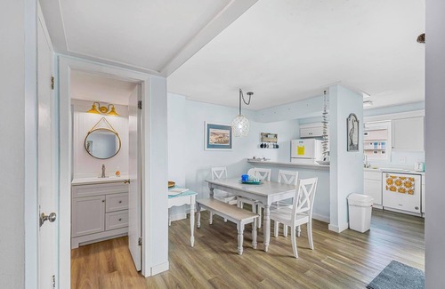 Pensacola Beach Condo | Boardwalk Bliss – Townhouse-Style Condo A8