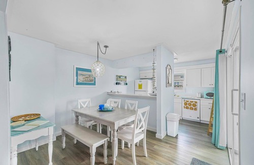 Pensacola Beach Condo | Boardwalk Bliss – Townhouse-Style Condo A8