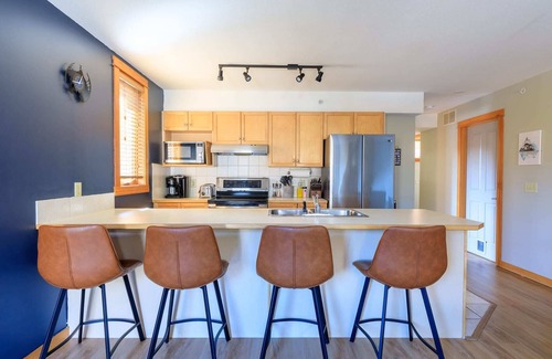 Canmore Apartment | Boardwalk Bliss - Top Floor Downtown Condo