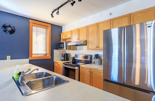 Canmore Apartment | Boardwalk Bliss - Top Floor Downtown Condo