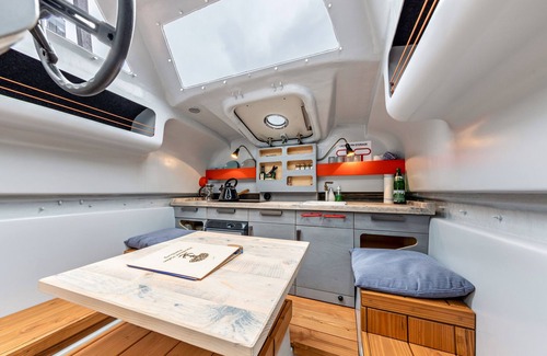 Neuland Boat Rental | Boat 'Ausgebautes Freifallrettungsboot' with Wi-Fi