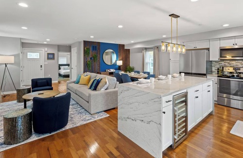 Glen Burnie House | Boat Charters - Air Hockey - Game Room - Dual Decks
