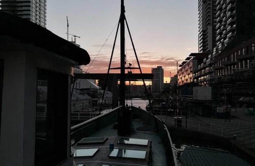Stadsdriehoek Apartment | Boat hotel Wilhelmina, Rotterdam city center