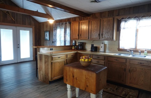 Houghton Lake Cottage | Boaters paradise, beautiful cottage on canal 100 feet from lake.