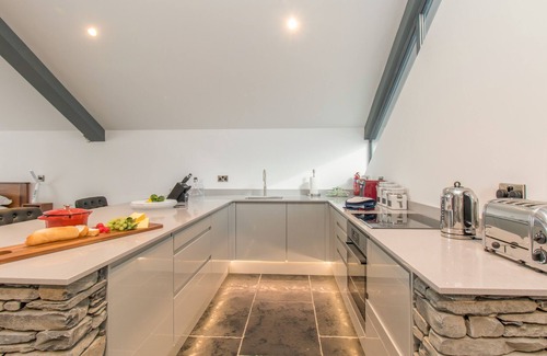Windermere Cottage | BOATHOUSE ON THE LAKE, romantic in Bowness-On-Windermere