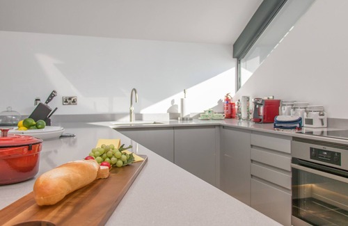 Windermere Cottage | BOATHOUSE ON THE LAKE, romantic in Bowness-On-Windermere