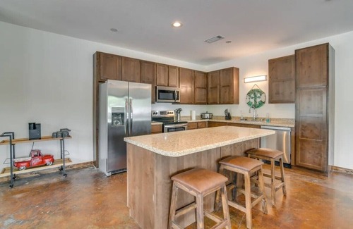 Diamond City Apartment | Boats and Coves Unit 2/Lots of Boat parking