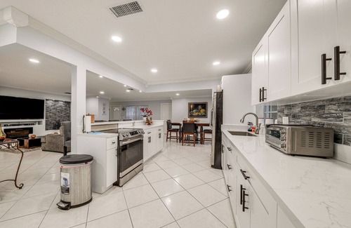 Sandalfoot Cove House | Boca Raton Home: Outdoor Kitchen, By Golf Courses