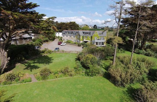 Trebetherick Cottage | BODARE 8, family friendly in Daymer Bay