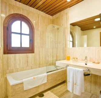 Argamasilla de Alba House | Bodegas Hacienda Albae