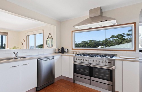 Lake Tyers Beach House | Bodhi's Reef - Comfortable house ideal for families and groups