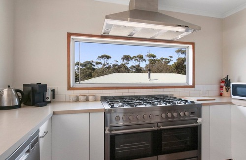 Lake Tyers Beach House | Bodhi's Reef - Comfortable house ideal for families and groups