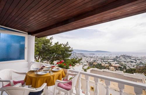Bodrum City Center Villa | BODRUM BURCU VILLA , Magnificent Sea View, Cozy, Free Otopark, Free Wifi