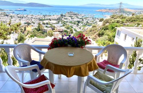 Bodrum City Center Villa | BODRUM BURCU VILLA , Magnificent Sea View, Cozy, Free Otopark, Free Wifi