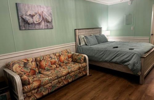 Atlantic Beach Apartment | Bogue Shores "Salty Air Oasis"