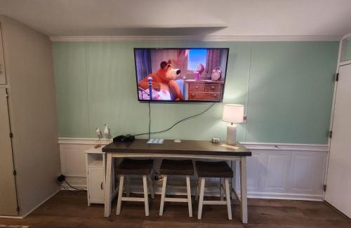 Atlantic Beach Apartment | Bogue Shores "Salty Air Oasis"