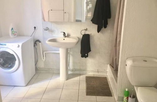La Gare Apartment | Bohemian apartment near train station and city center